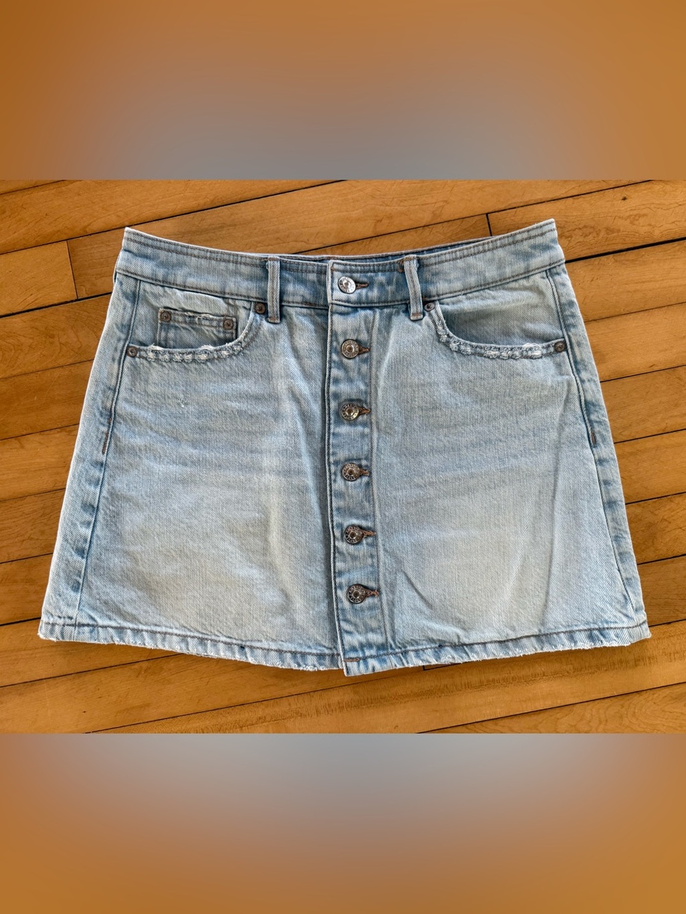 American Eagle Outfitters Light Blue Button-Up Denim Skirt Size 8